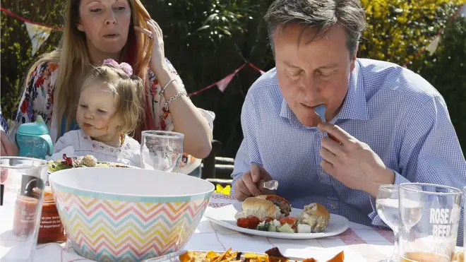 David Cameron has a bite to eat