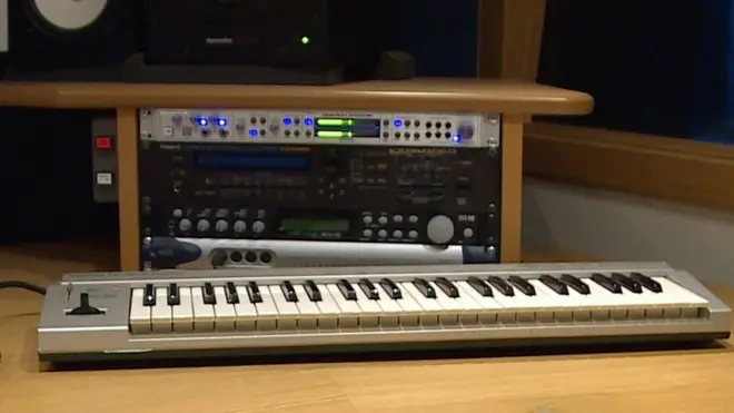 Синтезатор