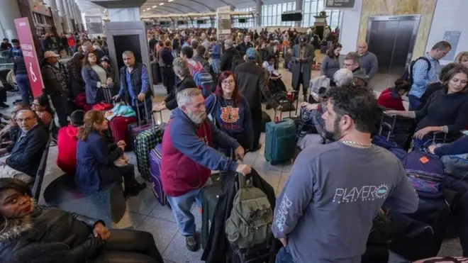 مسافران معلق