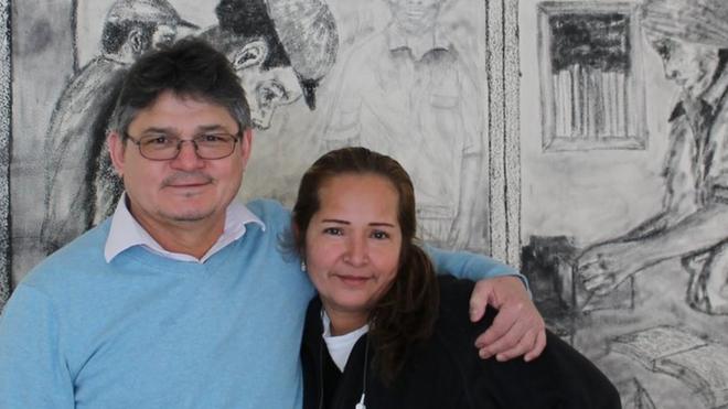 Lindolfo Carballo và Daisy Sánchez tại Trung tâm Tiếp đón Wheaton, nơi hỗ trợ người lao động nhập cư