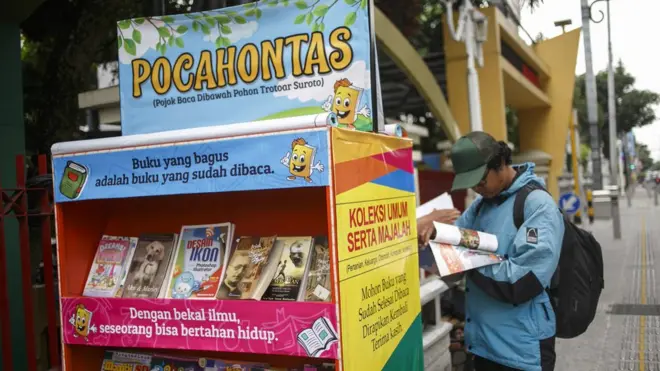 Di tengah produksi buku yang minim, bacaan alternatif kerap distigma karena memuat gagasan yang dianggap bertentangan dengan Pancasila.