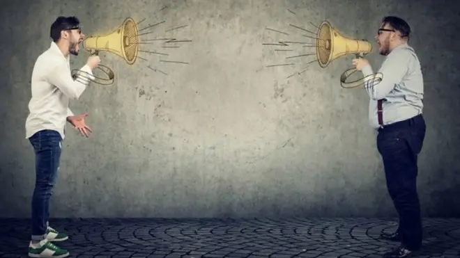 Dvojica muškaraca u svađi