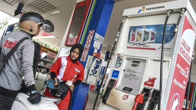 Harga Minyak Mentah Naik Pesat, Mengapa OPEC Tidak Menurunkannya? - BBC ...