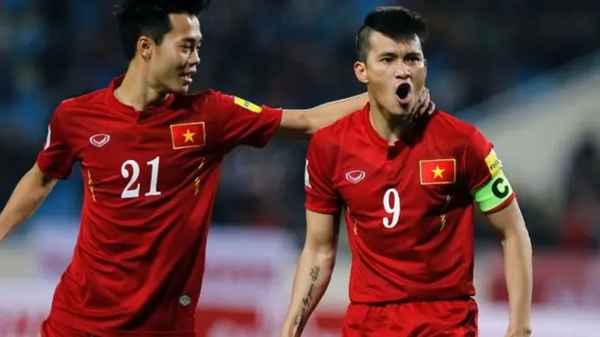 Danh thủ Công Vinh (số 9) ngày càng tỏa sáng trong vai trò thủ quân đội tuyển Việt Nam ở AFF Suzuki Cup 2016 với nhiều bàn thắng quyết định.