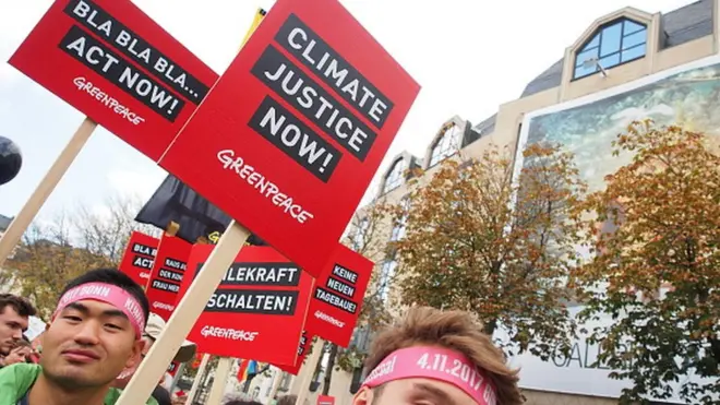Des milliers de personnes ont manifesté, samedi, à Bonn pour réclamer des actions plus fortes contre le réchauffement mondial, à commencer par la fin du charbon