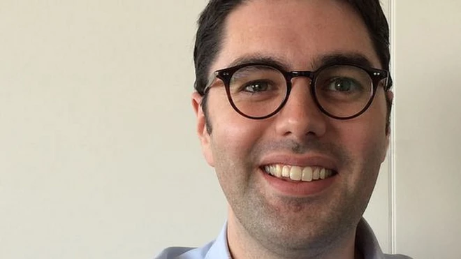 ఓలామ్ ప్రధానాధిపతి సైమన్ బ్రయాన్-స్మిత్