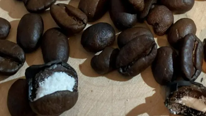 الشرطة الإيطالية تعثر على كوكايين مخبأ داخل حبوب القهوة