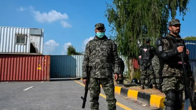 لبیک، حکومت، فیض آباد