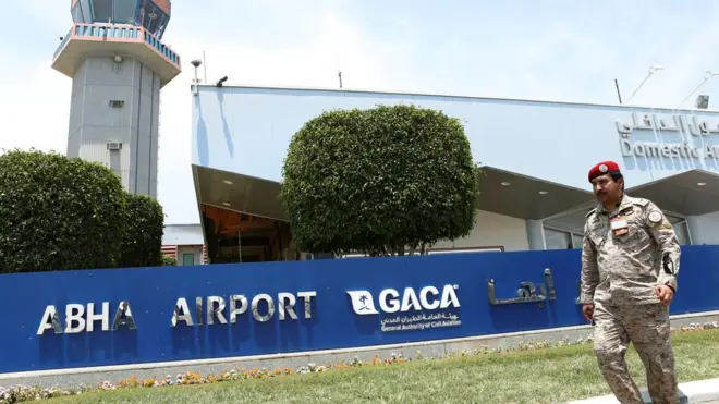 (أرشيف) الحوثيون استهدفوا مطار أبها من قبل