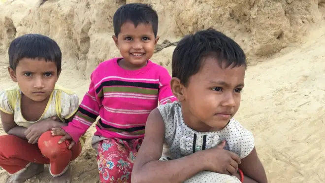 શરણાર્થી કેમ્પમાં રોહિંગ્યા બાળકો