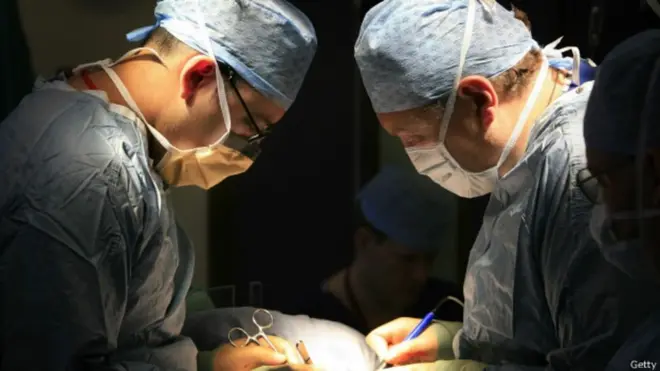 En 2012 tuvo lugar en Estados Unidos la cadena de donaciones más larga del mundo: 30 pacientes recibieron los riñones de 30 donantes desconocidos.