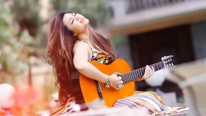 پروانه پرستش