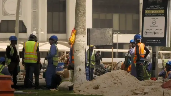 在卡塔尔怀疑被“热死”的外地工人