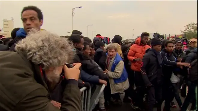 خروج پناهجویان از اردوگاه جنگل در کاله