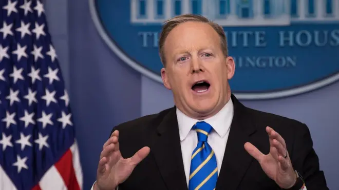 白宫总统发言人肖恩·斯派瑟曾经是共和党全国委员会发言人。