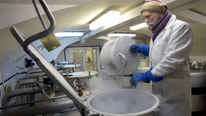 НИИ жалуются на то, что их сотрудники стареют, а новые им на смену не приходят