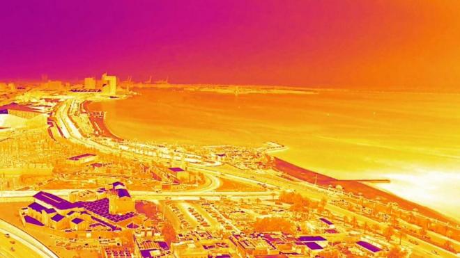 Imagem como as de câmeras de calor mostrando cidade do litoral do alto