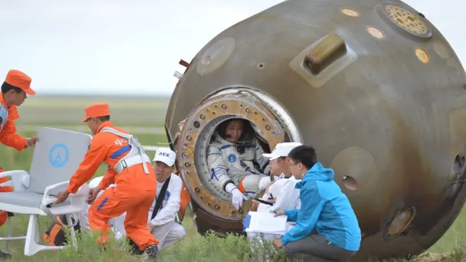 د دغه پلان له مخې به د ۲۰۲۵ او ۲۰۲۹ کلونو ترمنځ موده کې فضا ته د لسو نه تر شلو کسانو پورې د سفر زمینه برابره شي.