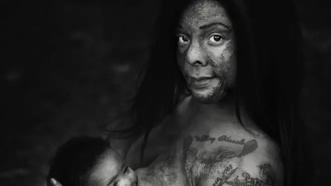 Mwanamke anayetumia picha zake kuwarai wanawake wachanga kuhusu miili yao.