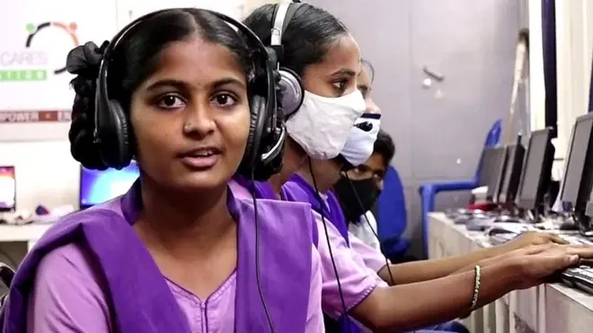 చంద్రంపాలెం జెడ్ పి స్కూలులో విద్యార్థులు