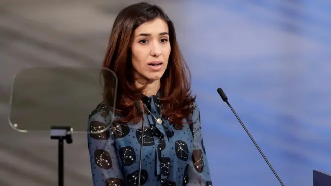 Nadia Murad memberikan sambutan saat menerima Hadiah Nobel Perdamian bersama Denis Mukwege di Olso, Norwegia, hari Senin (10/12).