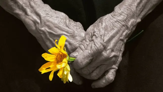 La imagen de portada del informe "¡Basta ya! Colombia: memorias de guerra y dignidad", publicado en 2013 por el Centro Nacional de Memoria Histórica.