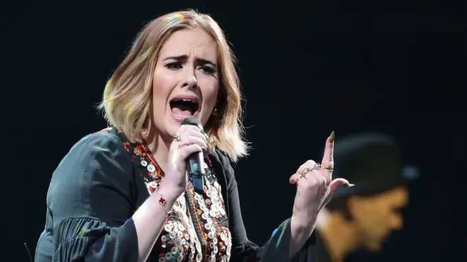 أديل تقوم بجولة غنائية كبيرة تستمر عشرة أشهر للترويج لألبومها الجديد