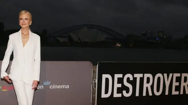 基德曼在片中扮演洛杉矶警探艾琳·贝尔。