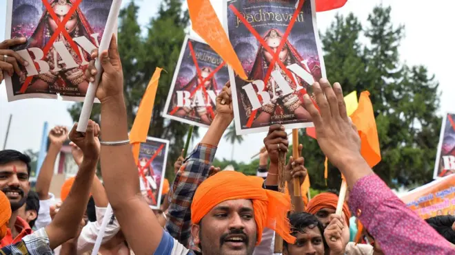 Karni Sena members want make dem ban Paadmavat to show for India over history