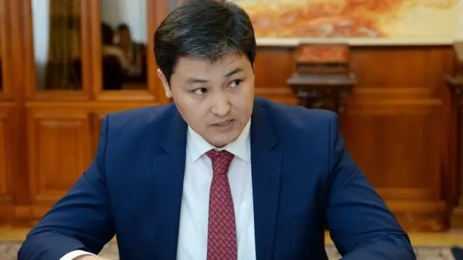 Марипов Улукбек дээрлик бардык бийликтин тушунда кызматта келатат