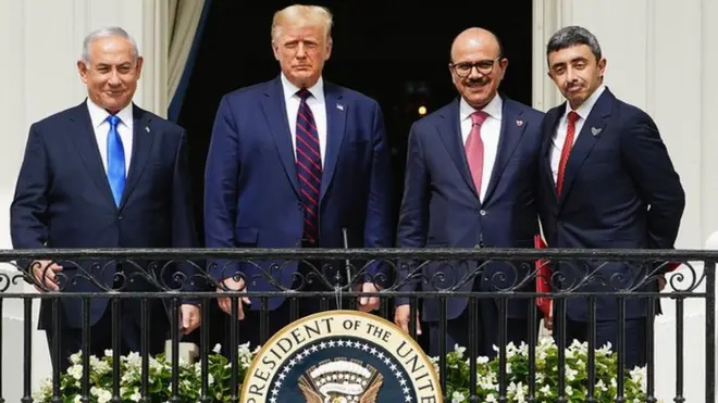 اسرائیل کے وزیر اعظم بن یامین نتن یاہو نے خلیجی ممالک کے وزرائے خارجہ کے ہمراہ تعلقات کی بحالی کے معاہدے پر دستخط وائٹ ہاؤس میں صدر ٹرمپ کی موجودگی میں کیے۔