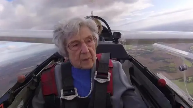 Олуїн Гопкінс 99 років, але це не причина відмовлятися від пригод