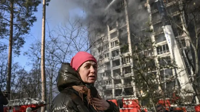 Los ataques a edificios residenciales en la capital ucraniana continúan.