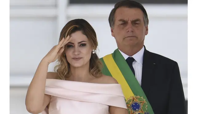 Michelle Bolsonaro foi a primeira mulherjogos online gratis canastraum presidente a fazer um discurso numa cerimôniajogos online gratis canastraposse; ela se pronunciou por meio da linguagemjogos online gratis canastrasinais