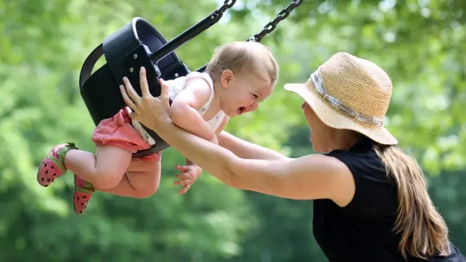 Жінка з дитиною