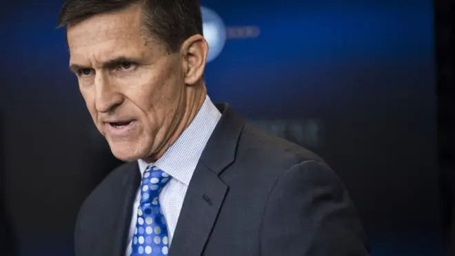 "Жодна розумна людина [...] не свідчитиме в настільки заполітизованій ситуації "полювання на відьом", без гарантій захисту від несправедливого переслідування", - заявив представник пана Флінна