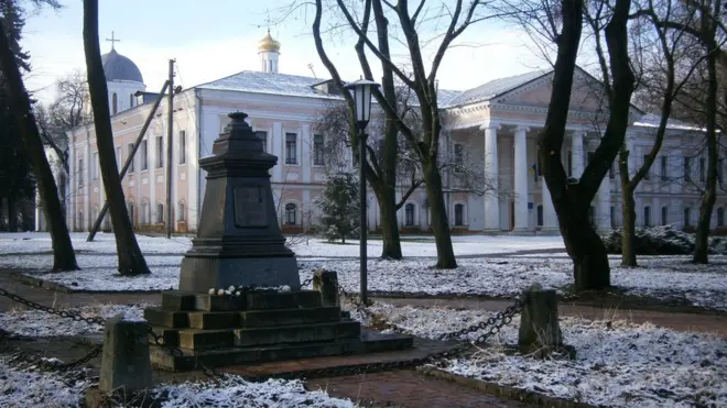 Погруддя викрали вночі