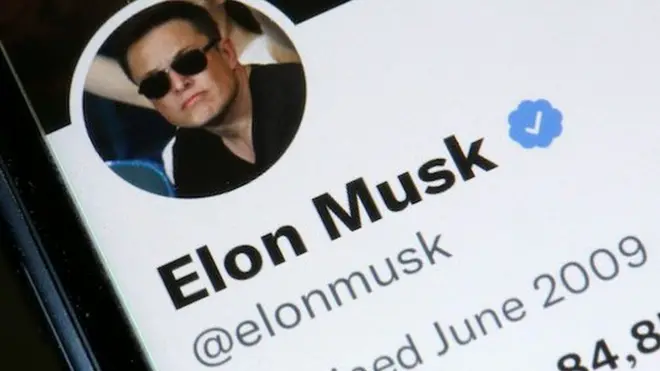 Le multimilliardaire américain Elon Musk a racheté le réseau social Twitter pour la somme de 44 milliards de dollars après deux semaines de bras de fer avec le conseil d'administration de l'entreprise.