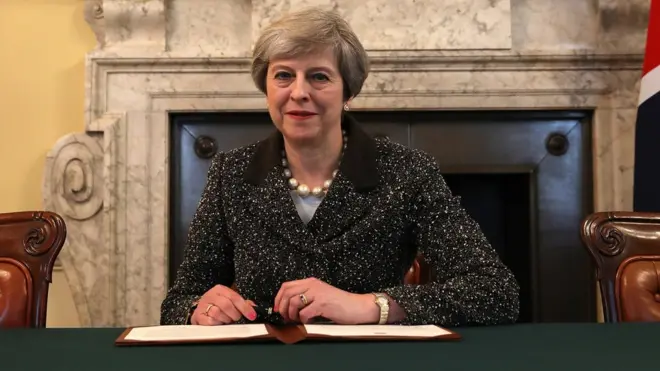 Мэй подписала письмо, извещающее лидеров ЕС о начале "брексита"