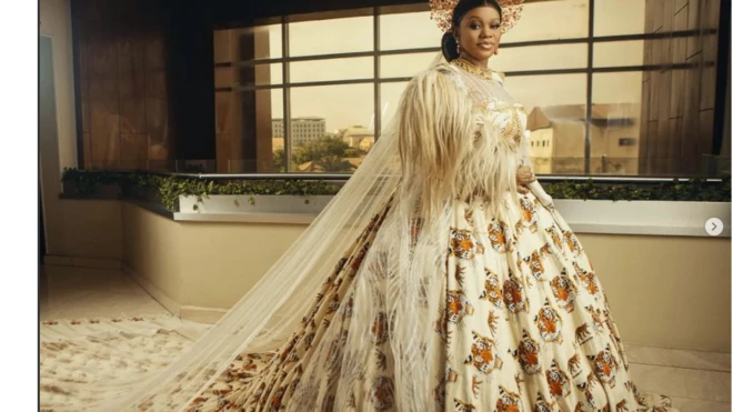 Isi Agu wedding dress