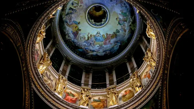 Наиболее уязвимой (в случае передачи здания РПЦ) окажется монументальная живопись центрального свода и подкупольного пространства, говорится в письме сотрудников музея.