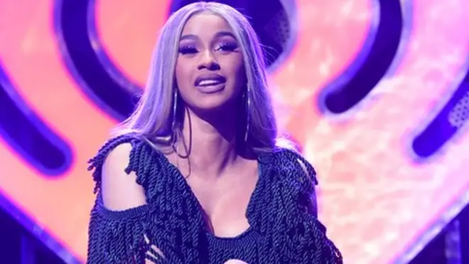 America rapper, Cardi B don already comot her husband ring for her hand.