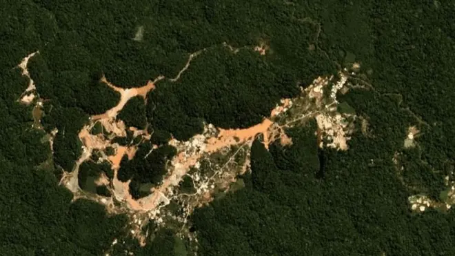 Desmatamento provocado por garimpo perto da Terra Indígena Wajãpi, no Pará