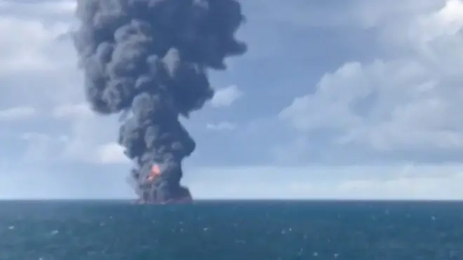 танкер затонув