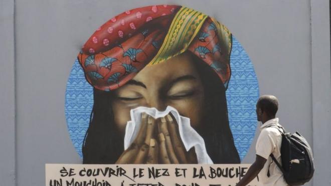 Вуличні графіті в Дакарі просять людей прикривати рот, коли вони чхають