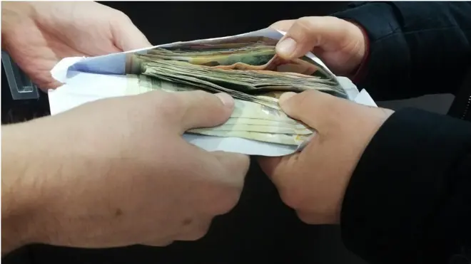 Pacijenti mogu lekare da nagrade poklonima, ali nikako u novcu