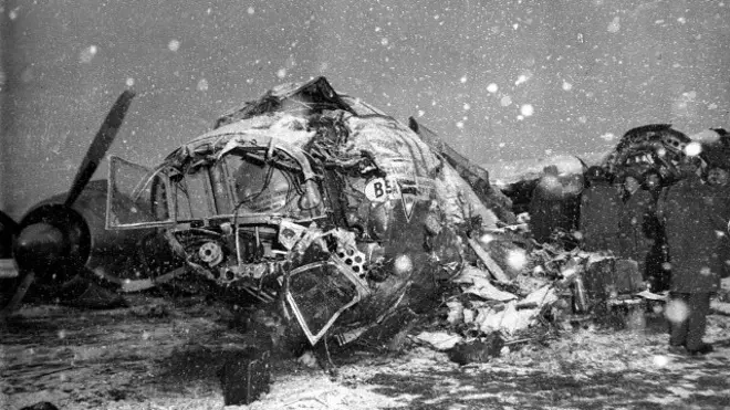 Ndege iliyokuwa imebeba timu ya Manchester United ilianguka mjini Munich