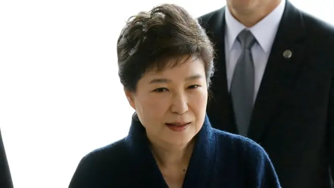 پارک گوین-هه هنگام ورود به دادگاه