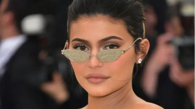 kylie Jenner welcome her first pikin dis year