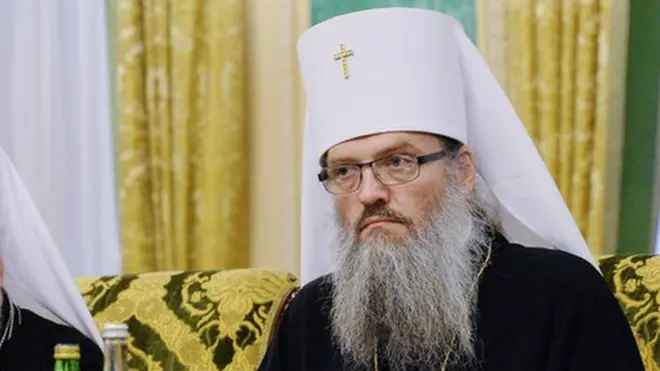 Митрополит Запорожский и Мелитопольский Лука (Коваленко) (на фото слева) во время внеочередного заседания Священного синода в Москве